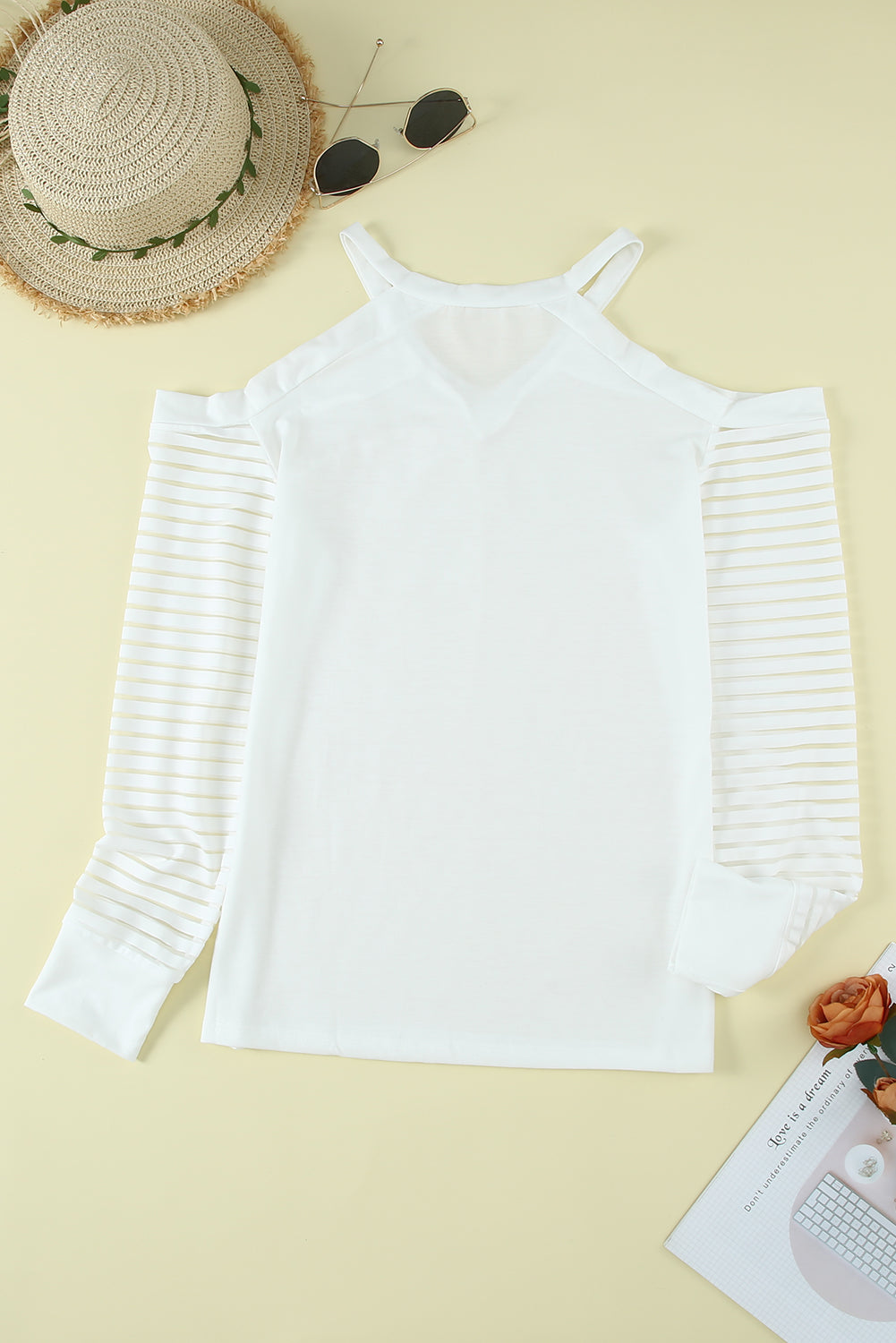 T-shirt à manches longues et découpes à rayures en maille et épaules dénudées