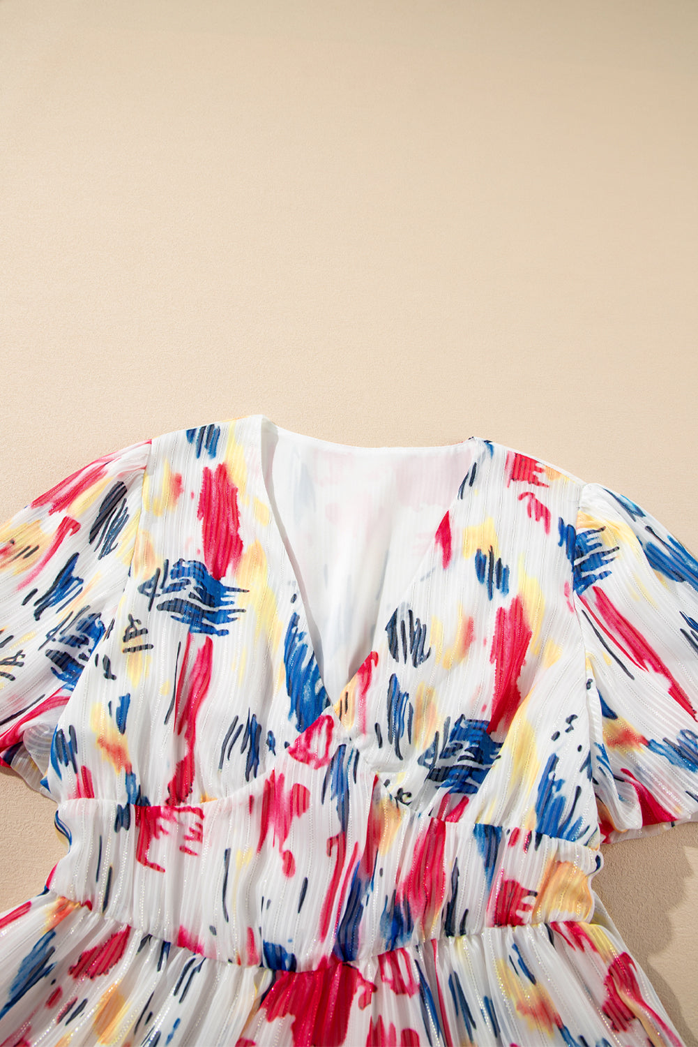 Robe longue à volants et manches courtes bouffantes à imprimé abstrait