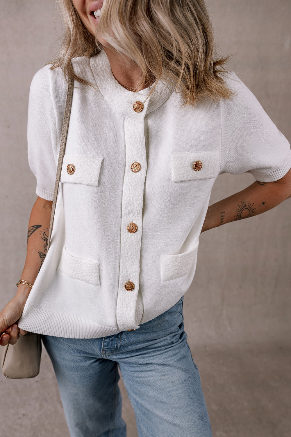 T-shirt pull texturé a boutons dorés