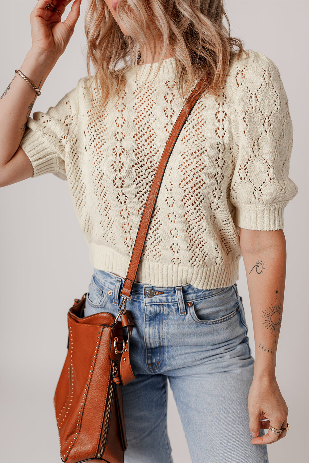 Pull a manches courtes bouffantes en tricot a motif évidé
