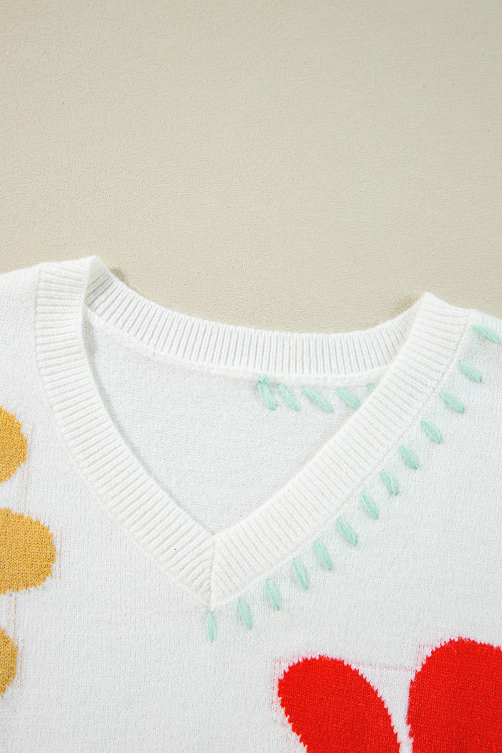 Pull a col en V et épaules tombantes a motif de grandes fleurs