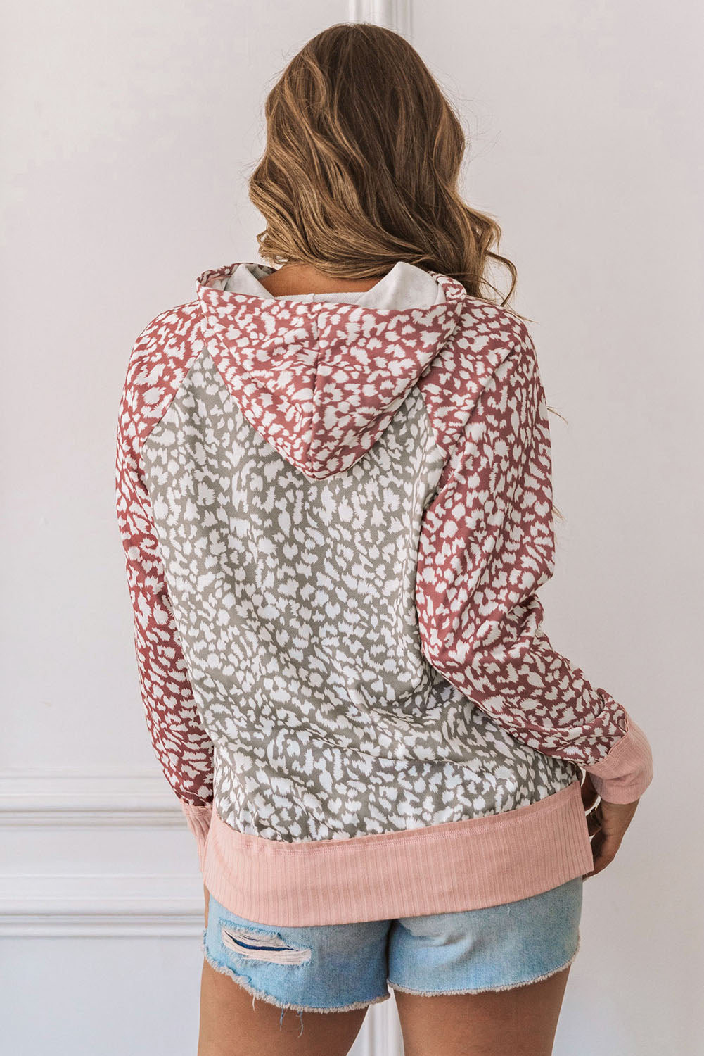 Sweat-shirt à capuche léopard à manches longues