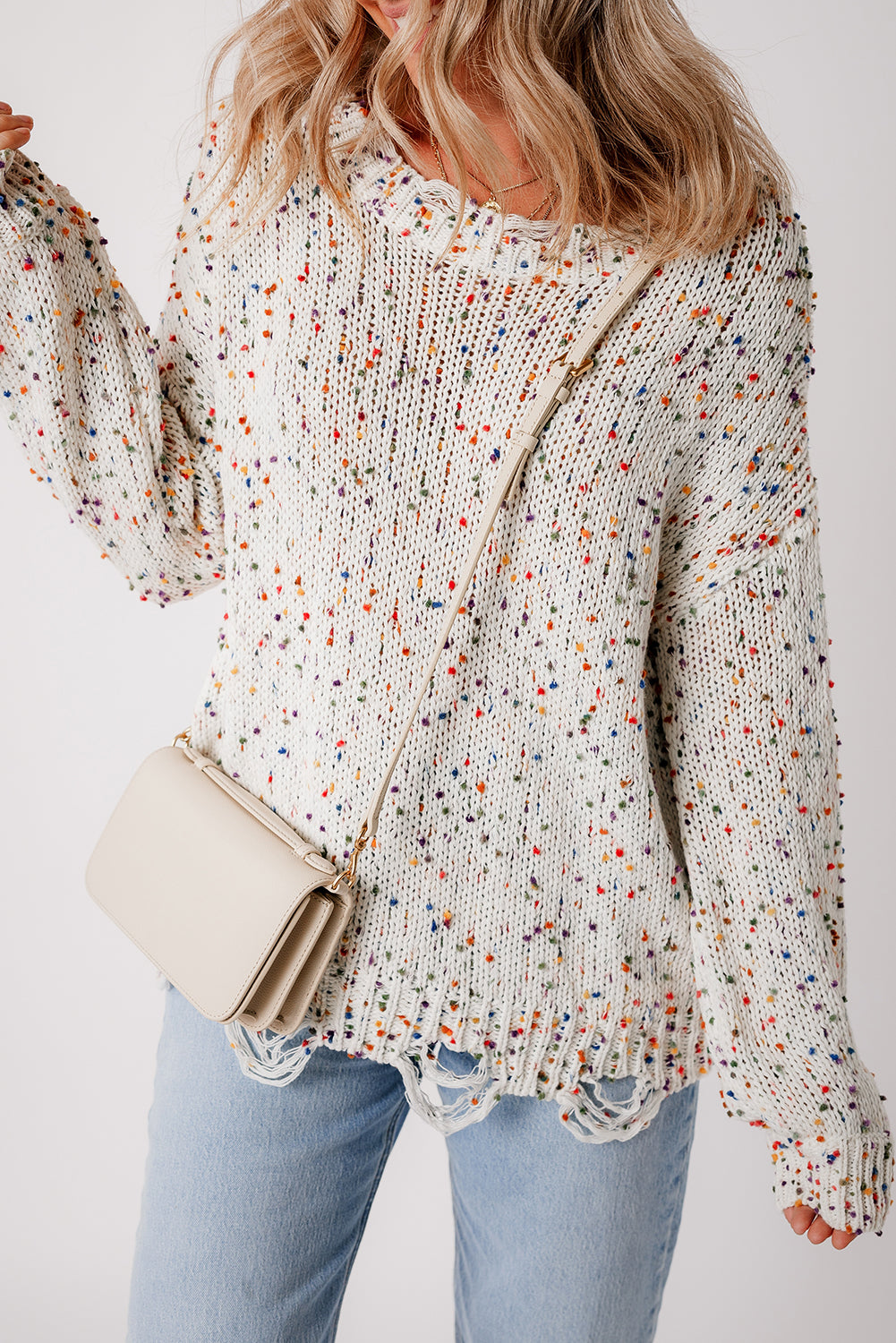 Pull en tricot vieilli à confettis colorés