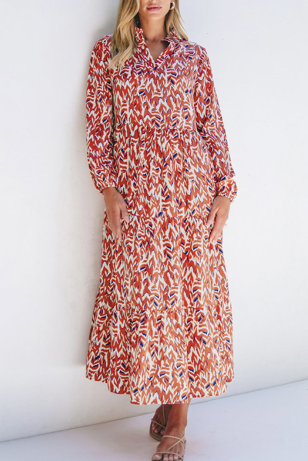 Robe midi plissée taille haute a col en V et imprimé abstrait