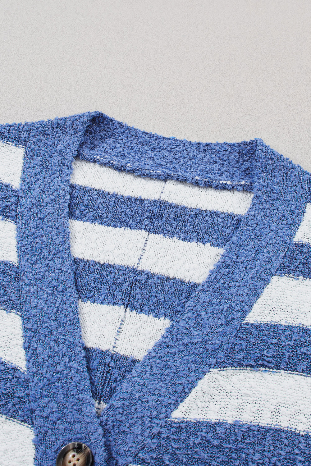 Cardigan pull haut bas boutonné a col en V