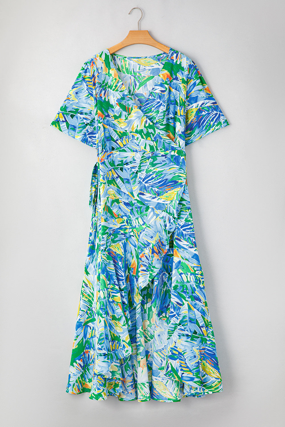Robe longue grande taille à imprimé feuilles, manches courtes, col surplis, bordure à volants