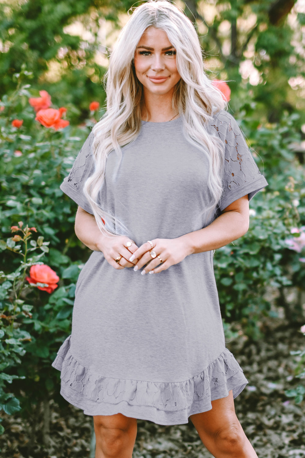 Robe t-shirt a volants et patchwork floral en dentelle