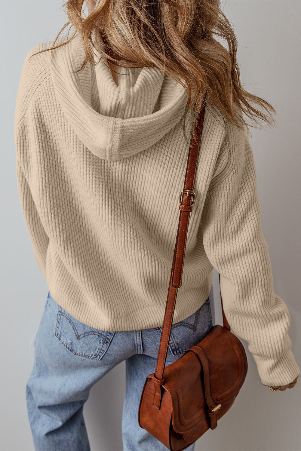 Pull a capuche avec cordon de serrage et épaules tombantes de couleur unie