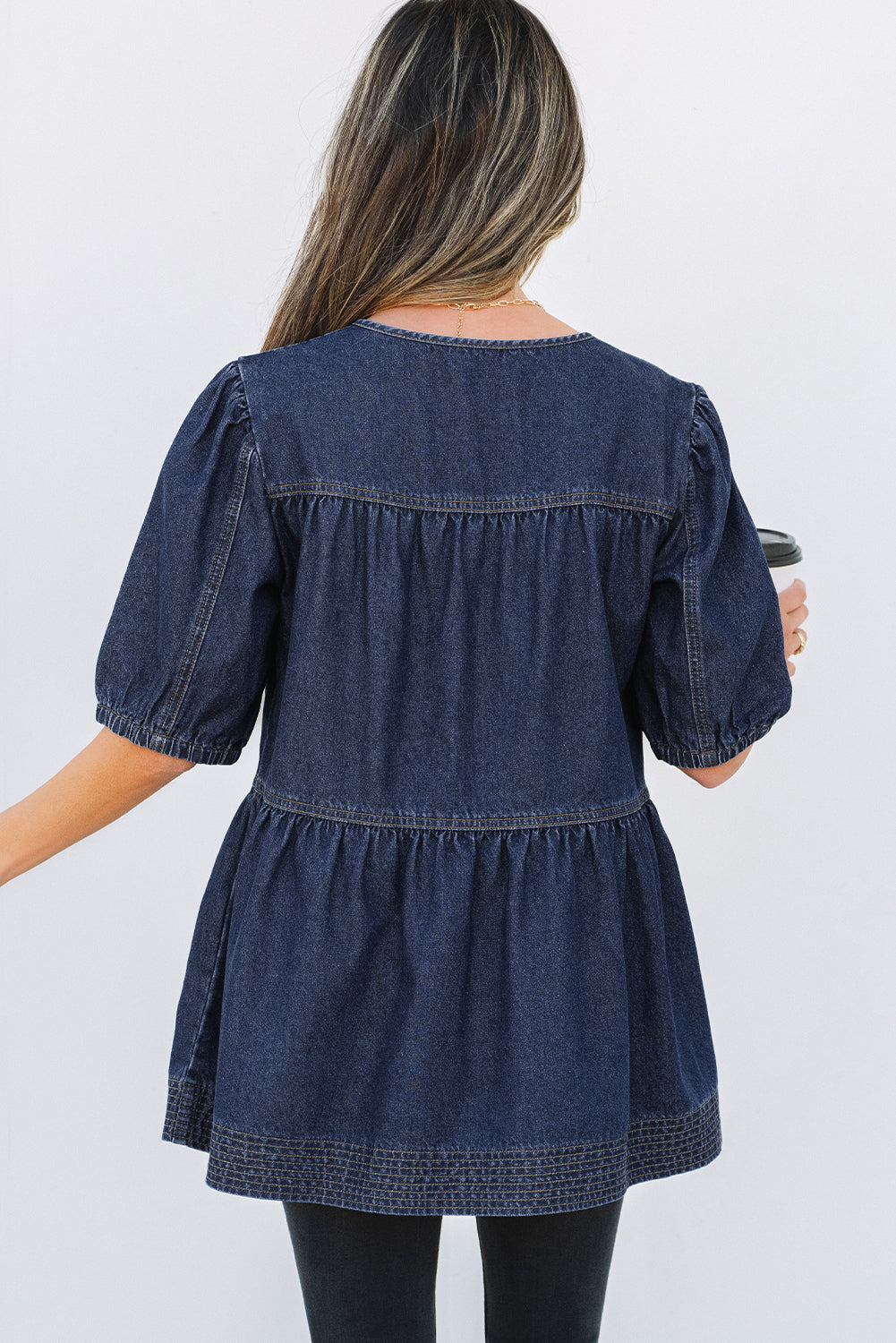 Chemisier en jean à manches bouffantes et décolleté à lacets