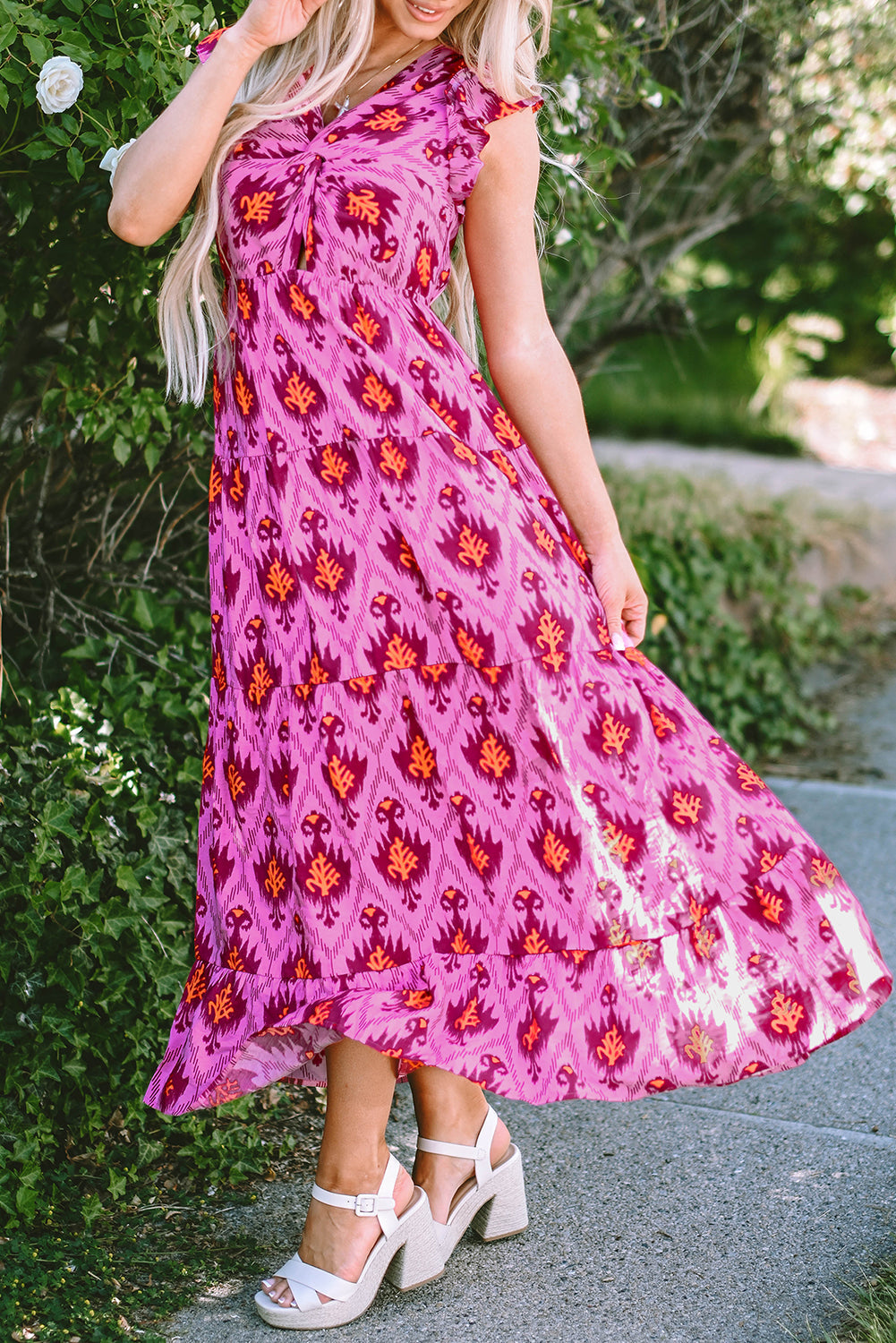 Robe longue torsadée à imprimé rétro, manches à volants sur le devant