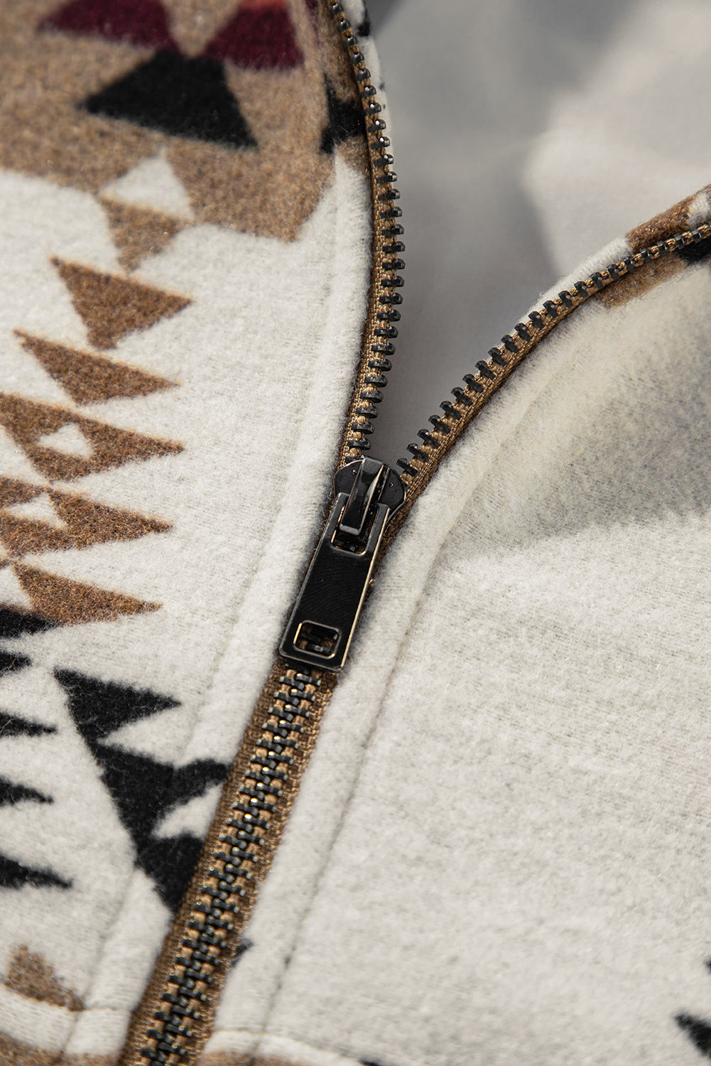 Veste zippée a col montant imprimé aztèque