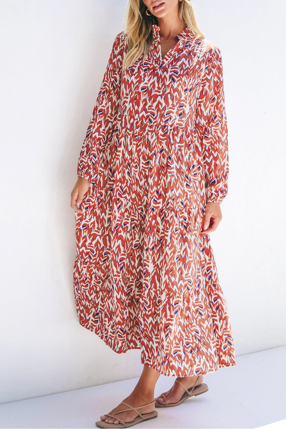 Robe midi plissée taille haute a col en V et imprimé abstrait