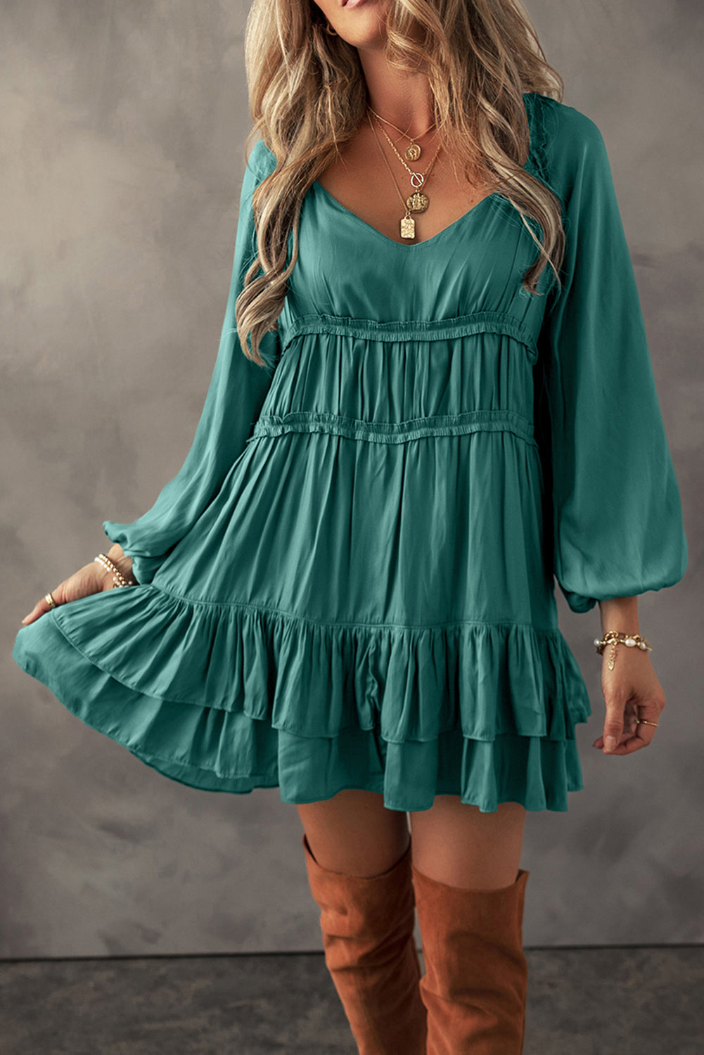 Mini-robe ample a volants et manches bouffantes