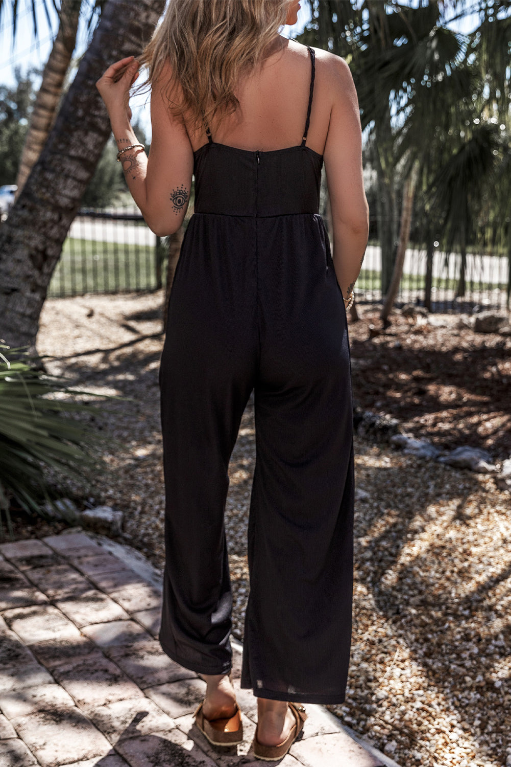 Combinaison camisole sexy à jambes larges et taille haute col en V
