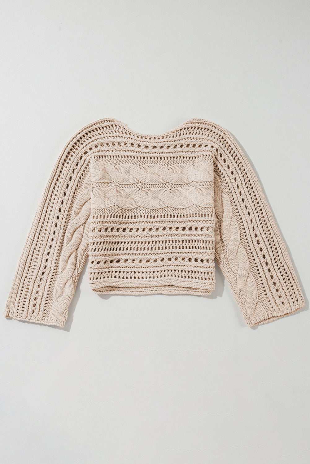 Pull court en tricot torsadé ajouré