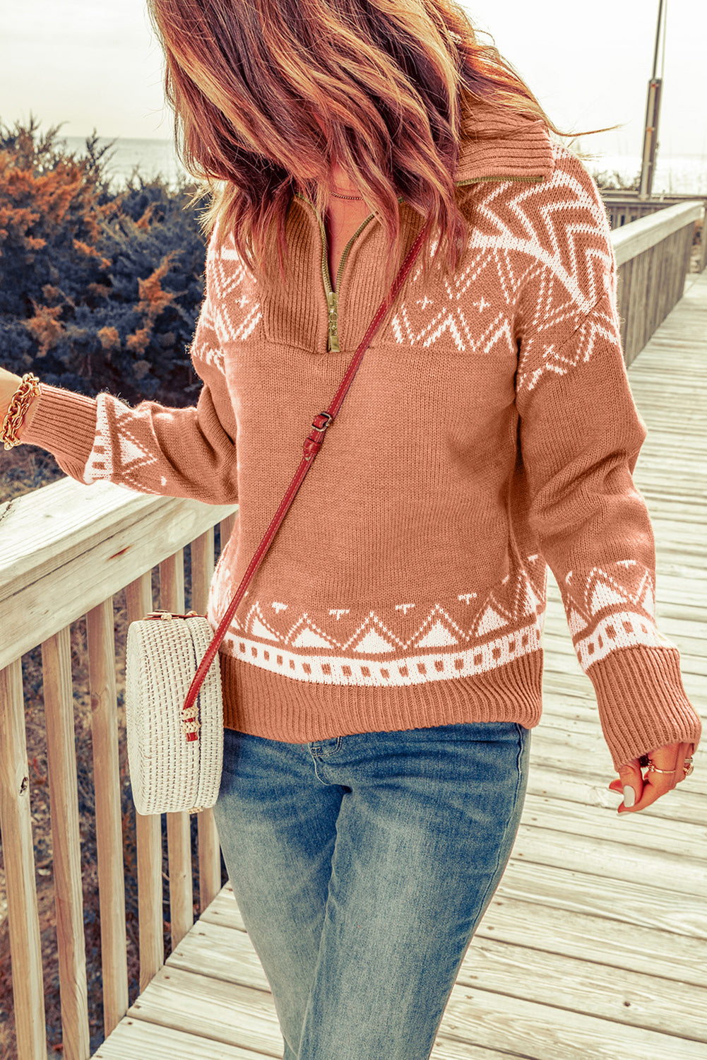 Pull zippé en tricot géométrique