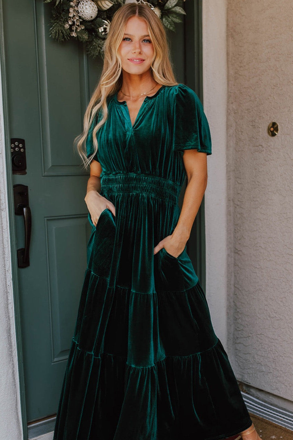Robe longue en velours a manches courtes et taille froncée a plusieurs niveaux