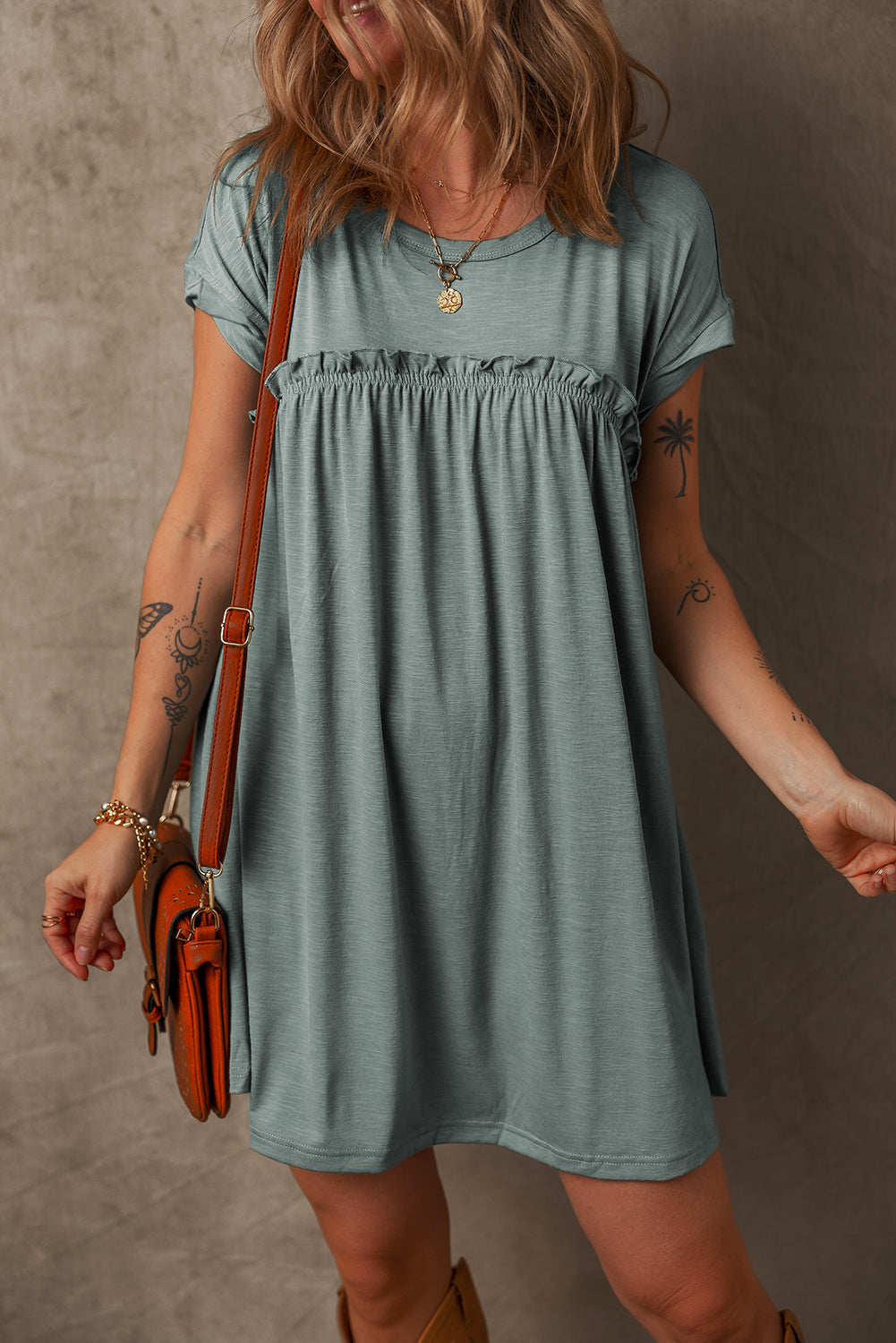 Robe t-shirt à col rond et coutures froncées