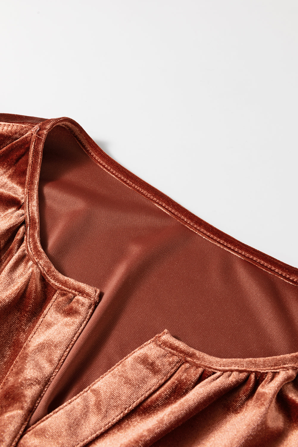 Robe longue en velours a manches courtes et taille froncée a plusieurs niveaux