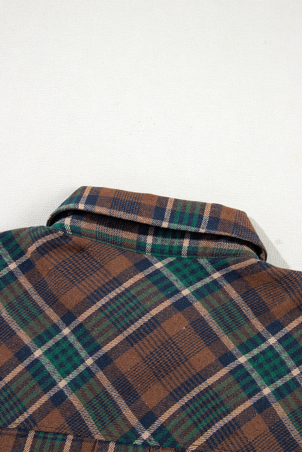 Veste chemise boutonnée à carreaux et poches poitrine