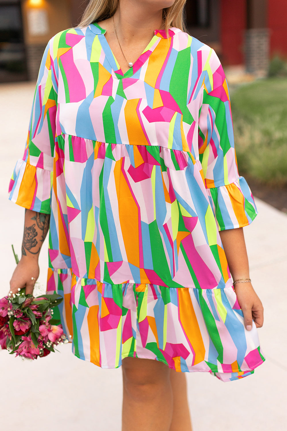 Mini-Robe a Volants Étagés a Imprimé Abstrait Vibrant de Grande Taille