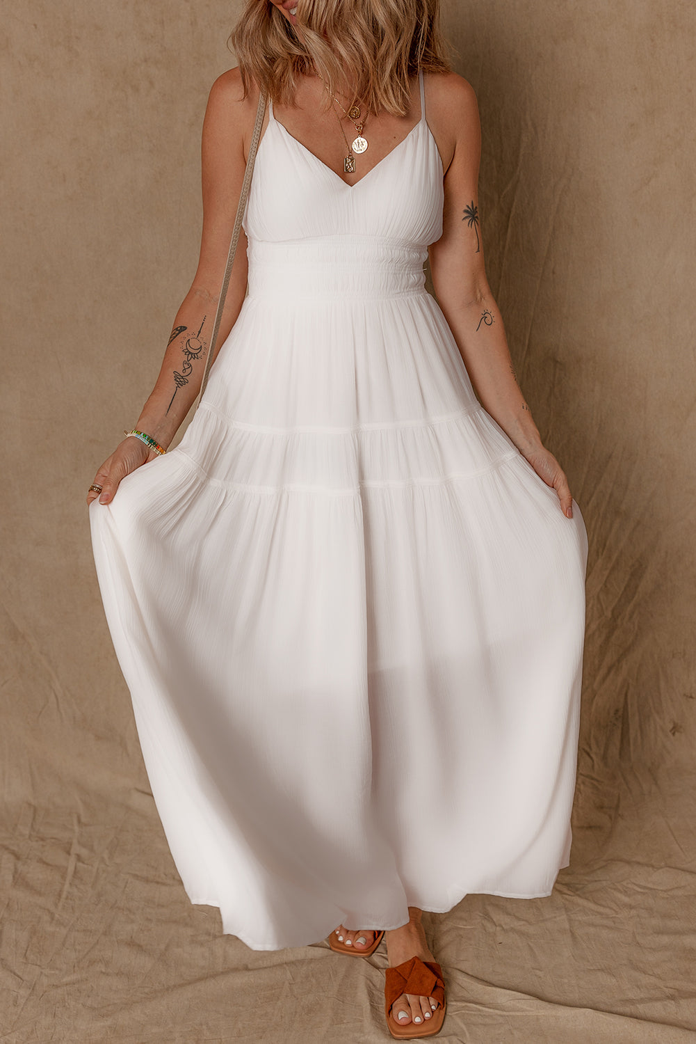 Robe longue élégante à bretelles spaghetti et taille haute