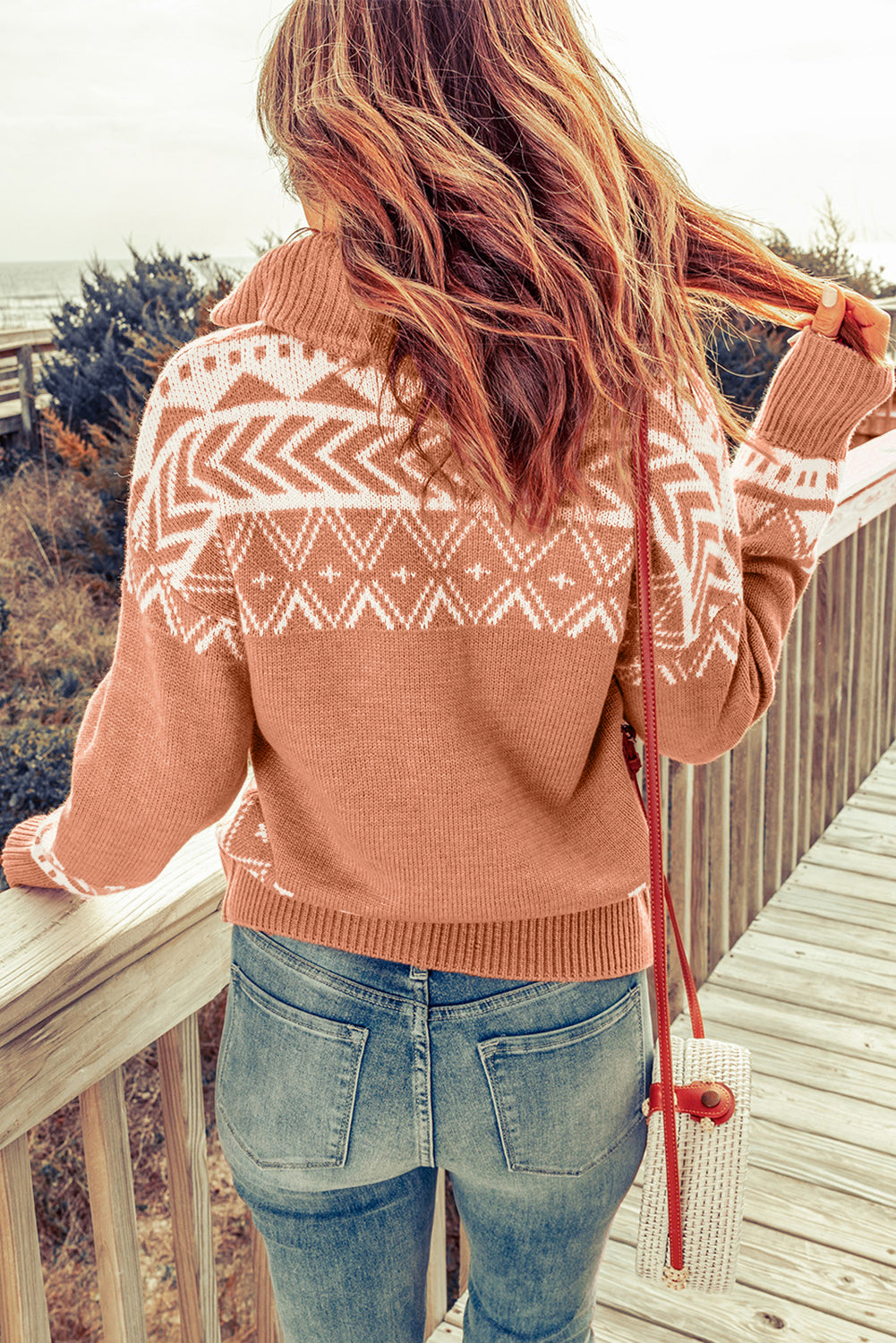 Pull zippé en tricot géométrique