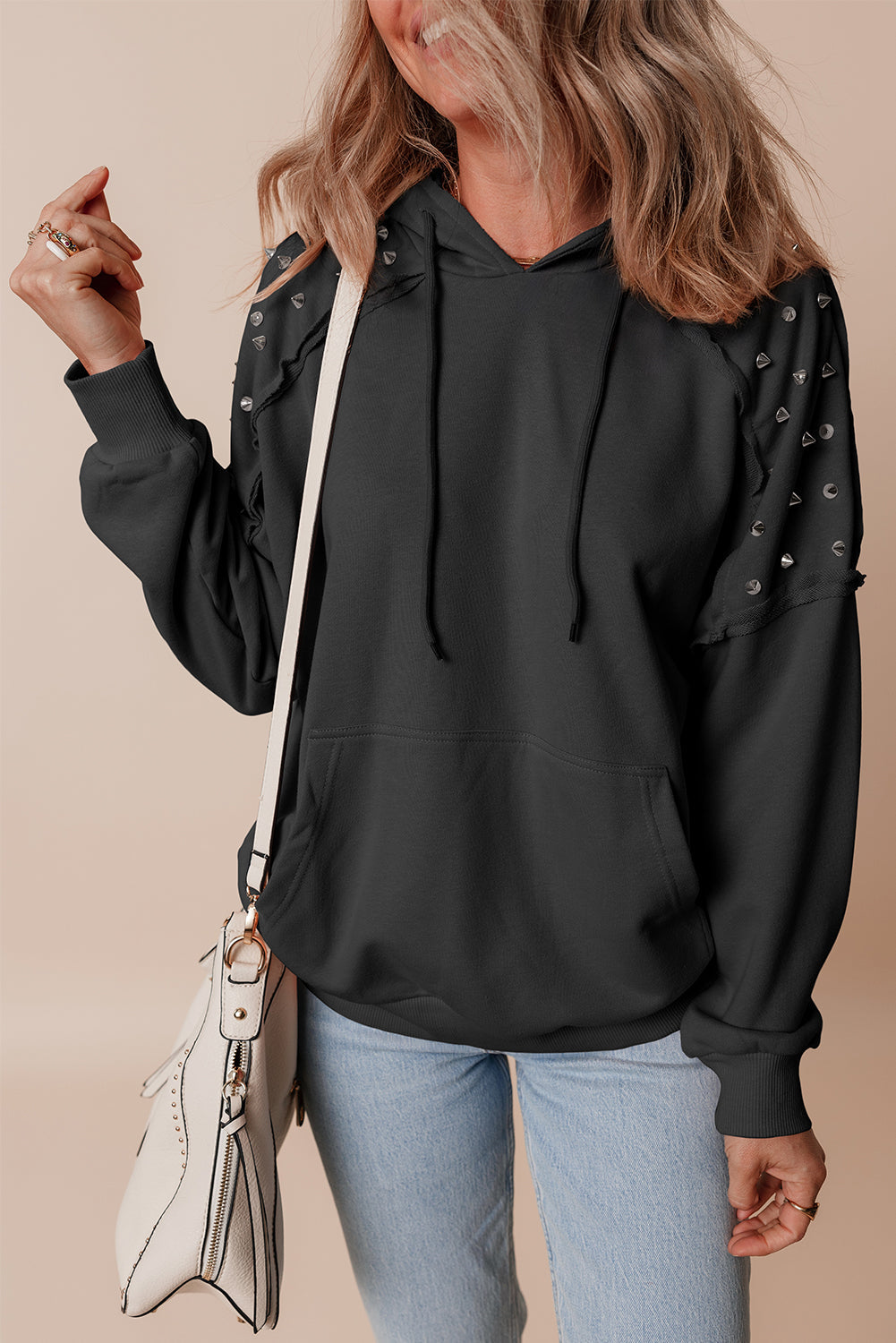Sweat à capuche à manches raglan et rivets de couleur unie avec poche