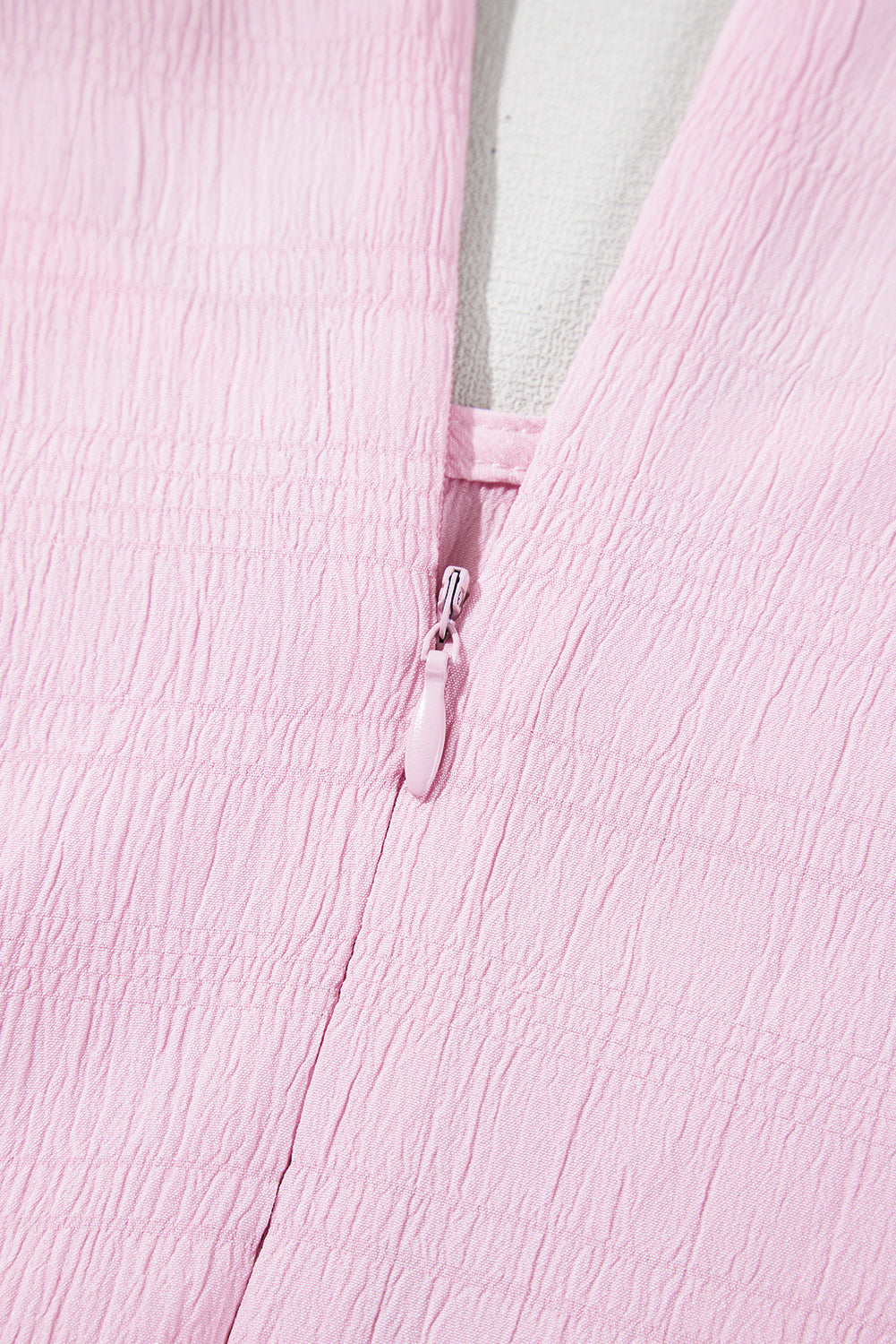 Mini-robe taille haute texturée à manches bouffantes