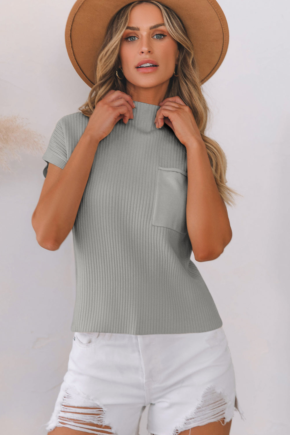 Pull a manches courtes en tricot côtelé avec poche plaquée