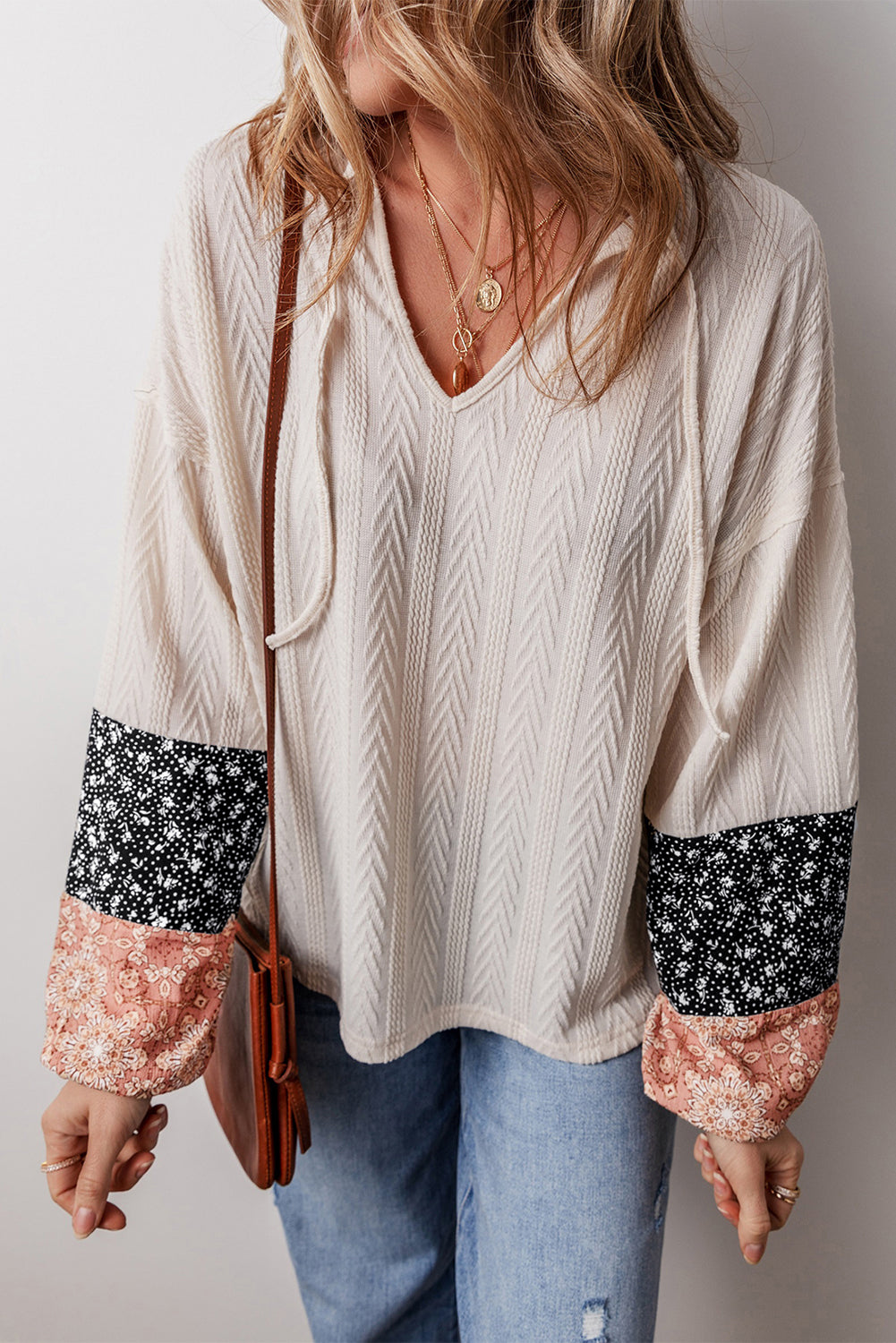 Chemisier à col en V avec cordon de serrage en tricot texturé patchwork floral
