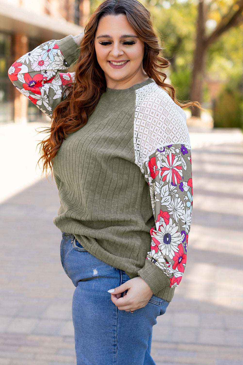 Chemisier texturé a manches raglan et patchwork floral de grande taille