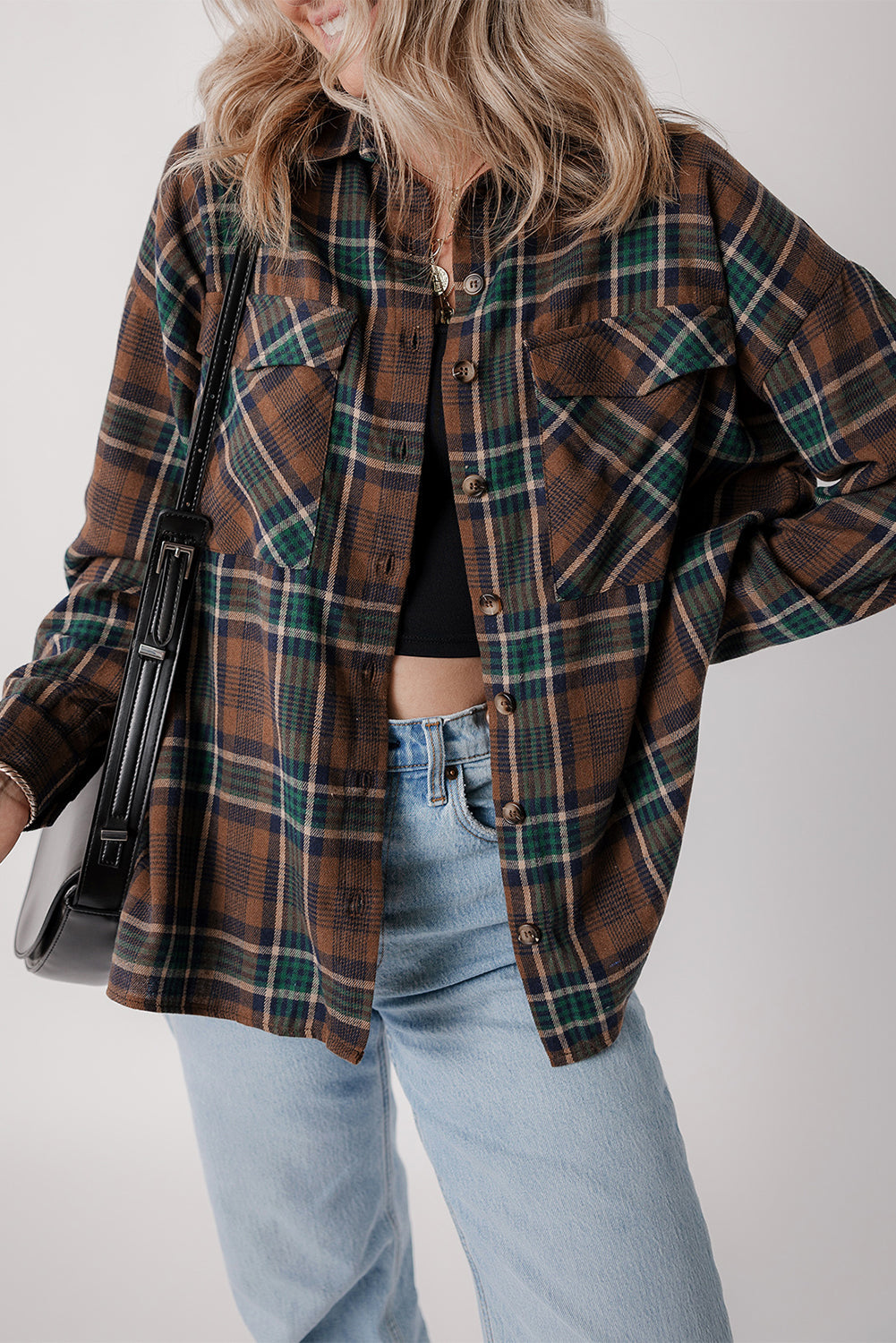 Veste chemise boutonnée à carreaux et poches poitrine