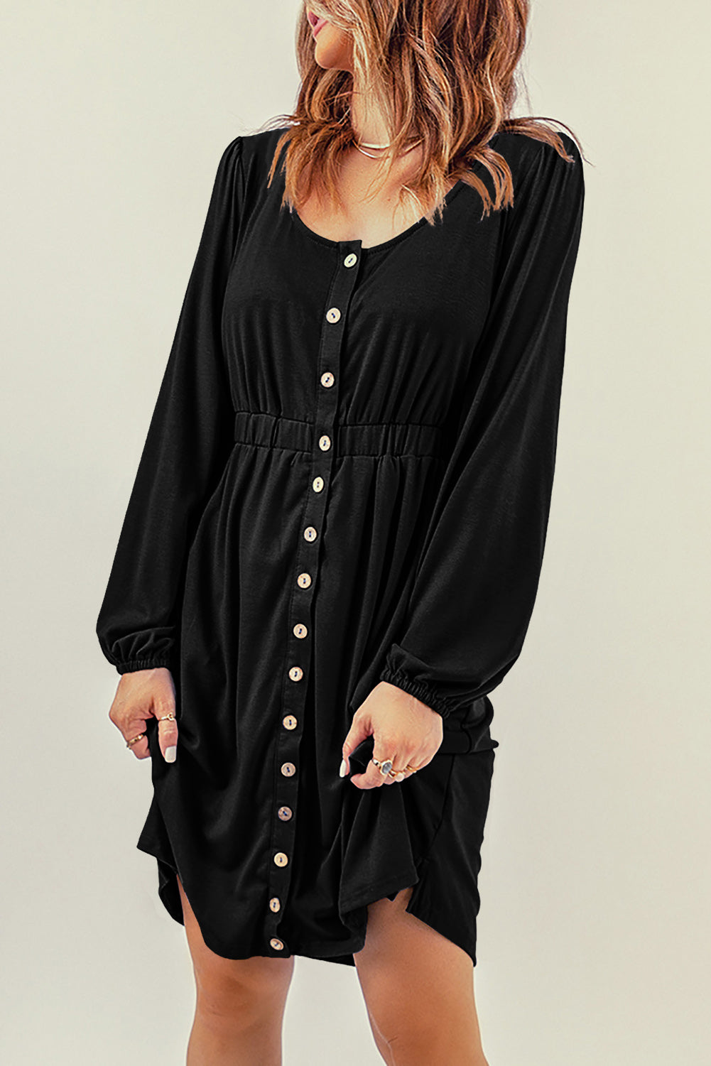 Robe boutonnée a manches longues et taille haute