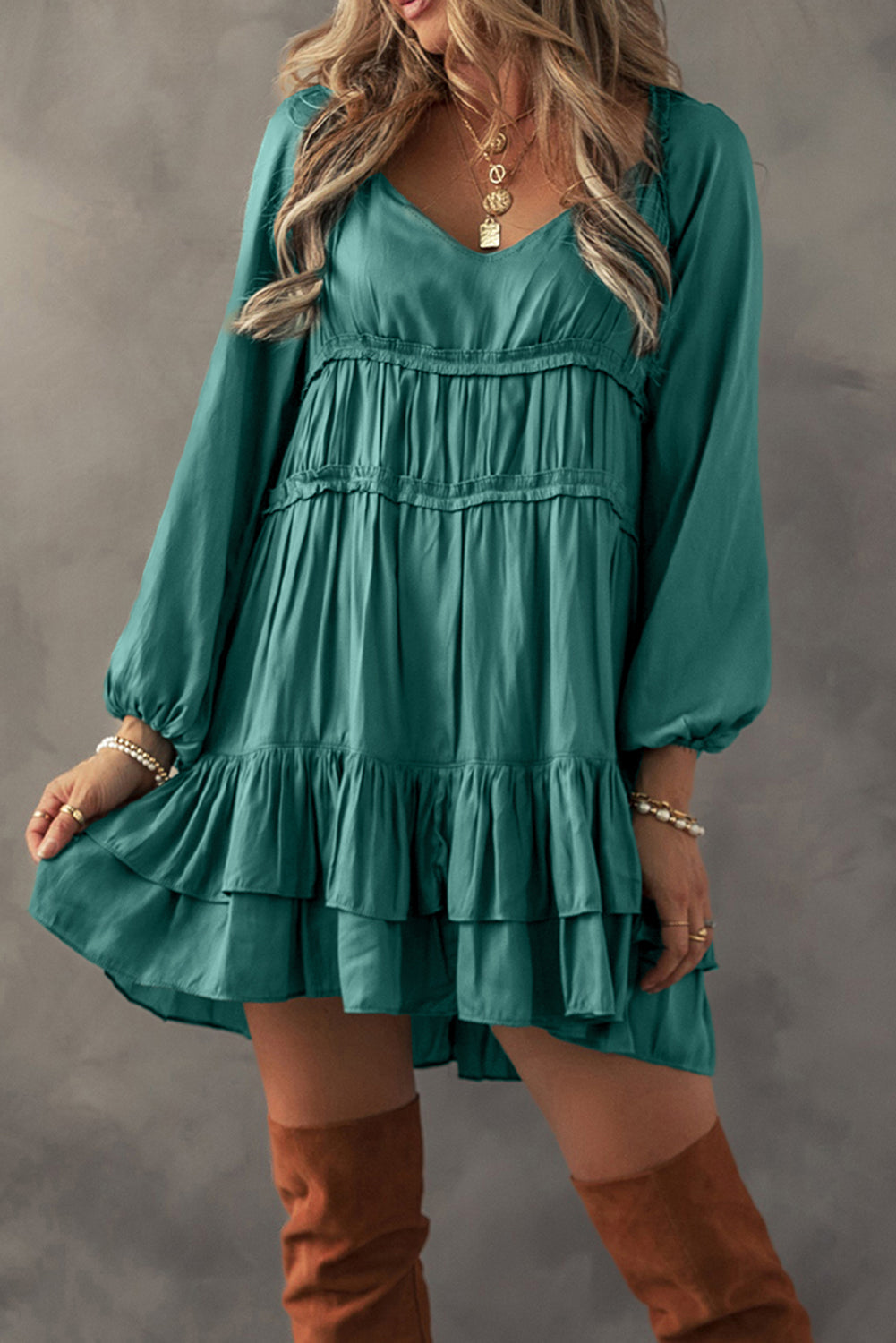 Mini-robe ample a volants et manches bouffantes