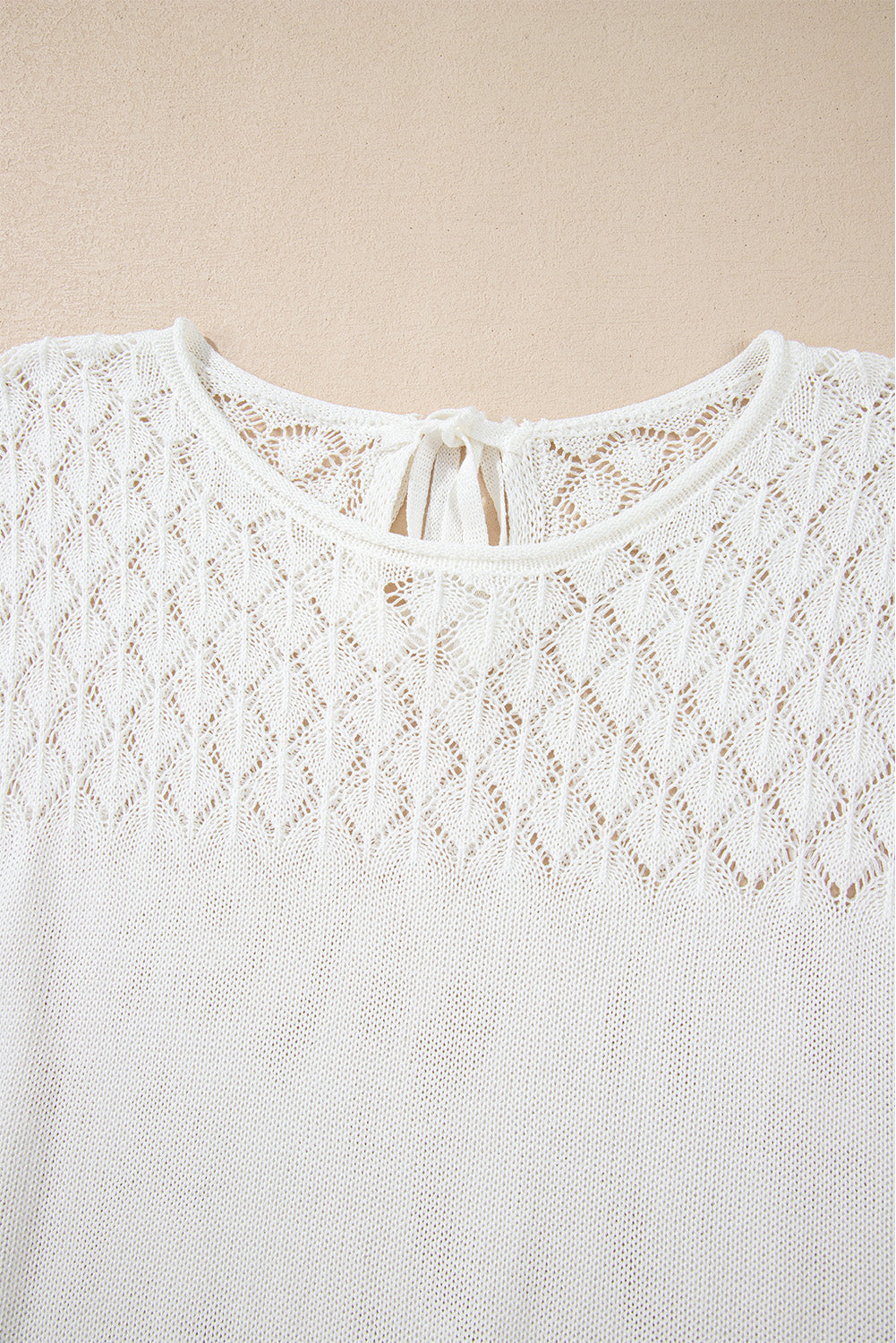 Pull a manches courtes en tricot a œillets noué dans le dos