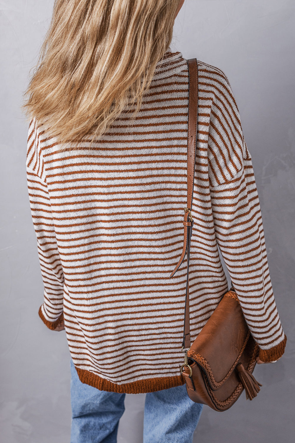 Pull ample à col roulé rayé