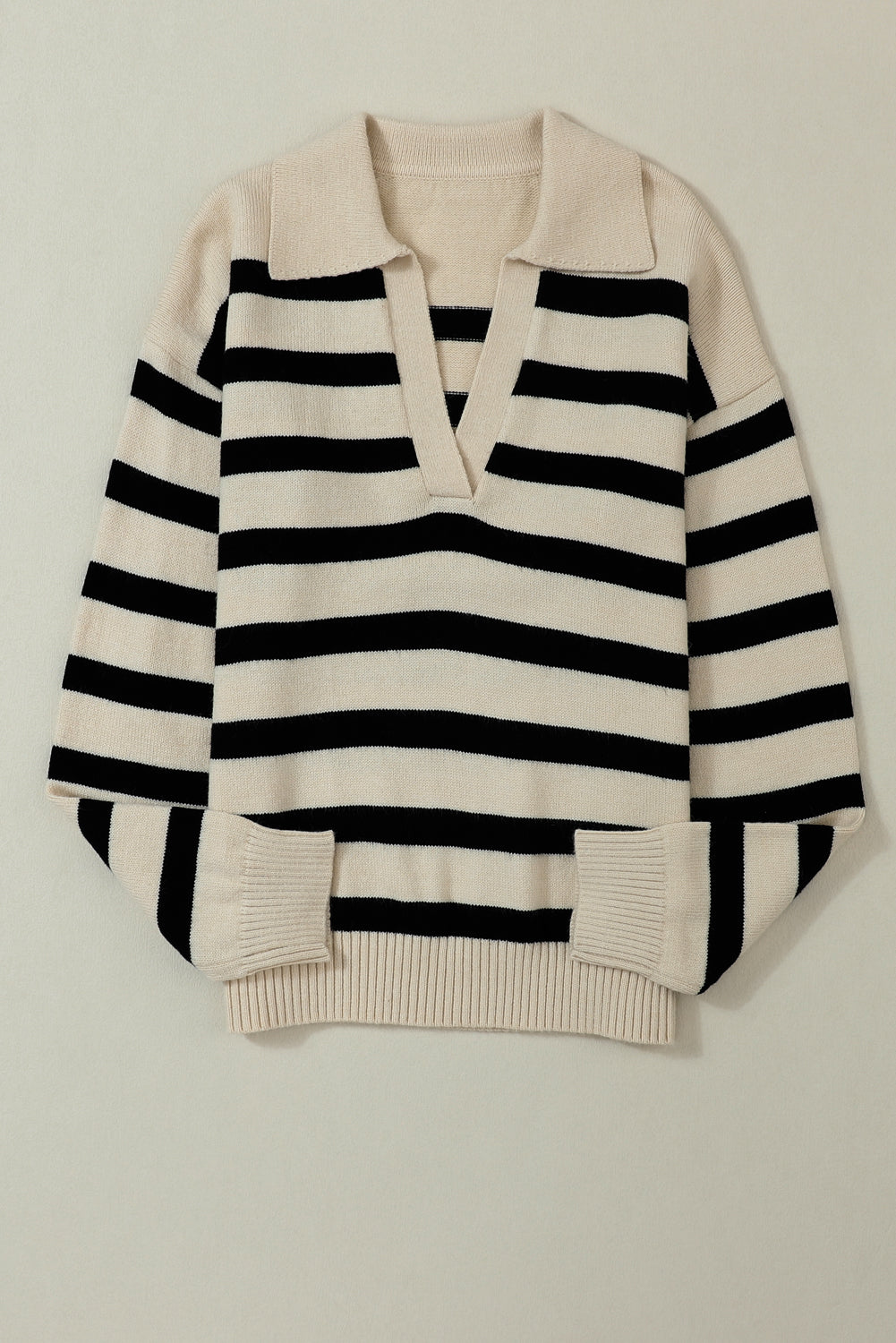 Pull rayé à col en V et épaules tombantes en tricot