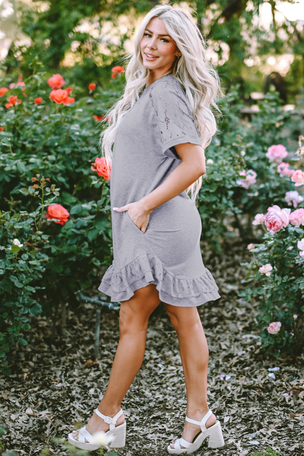 Robe t-shirt a volants et patchwork floral en dentelle