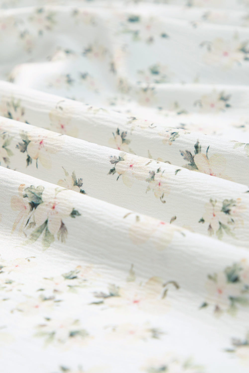 Robe longue florale à volants et corsage froncé à plusieurs niveaux
