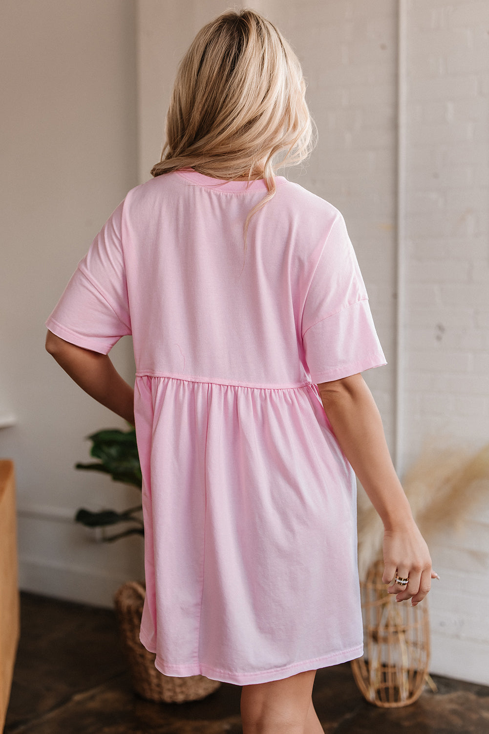 Robe babydoll unie à poches et bords bruts