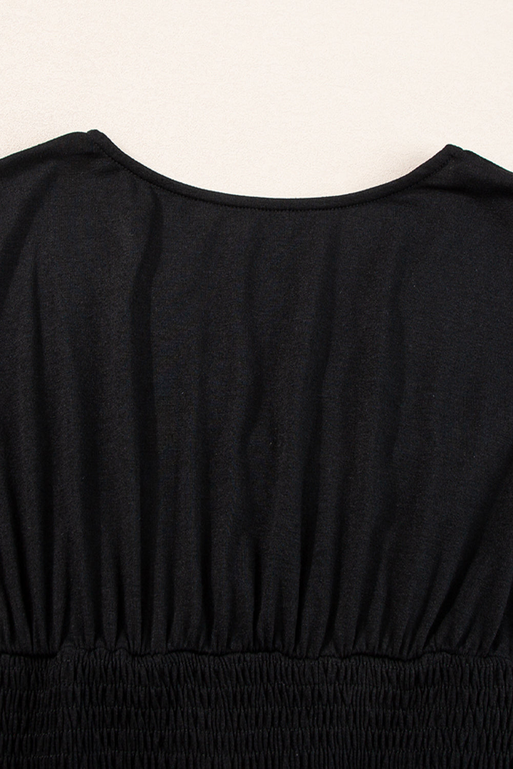 Robe longue froncée à manches courtes et taille haute à col en V