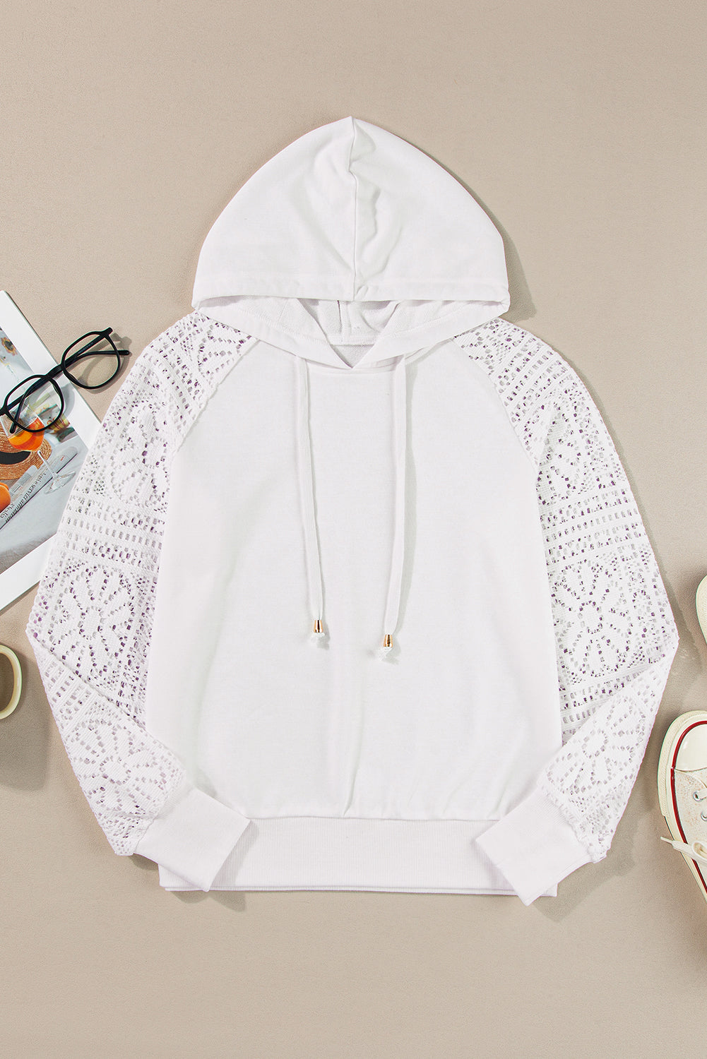 Sweat à capuche avec cordon de serrage et manches patchwork en dentelle