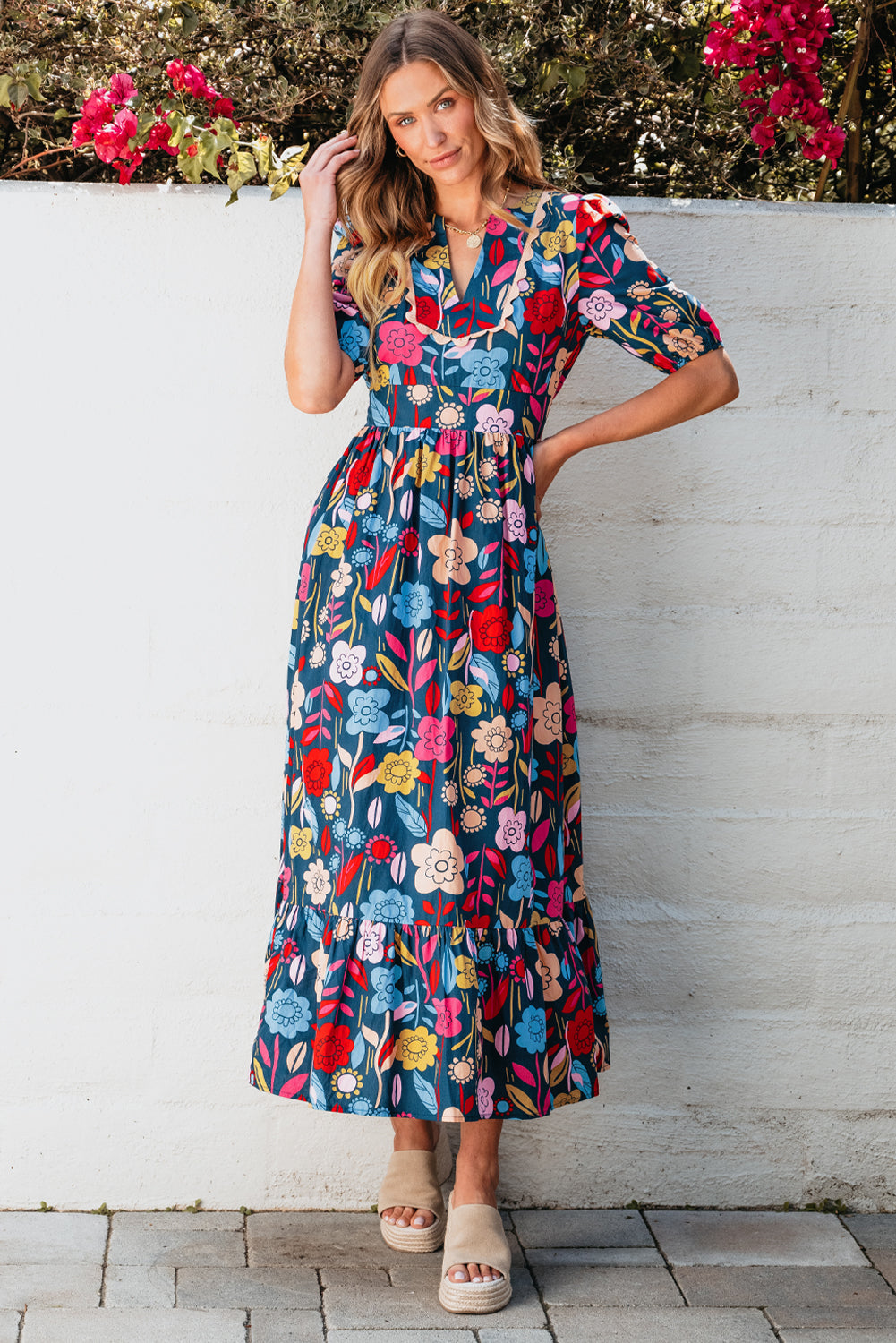 Robe longue rétro à imprimé floral et col fendu