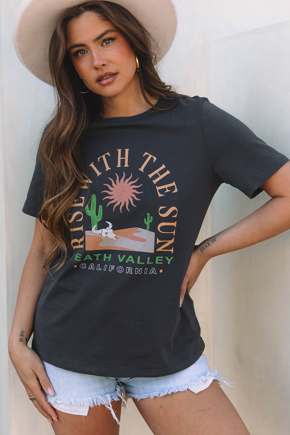 T-shirt graphique RISE WITH THE SUN de style western