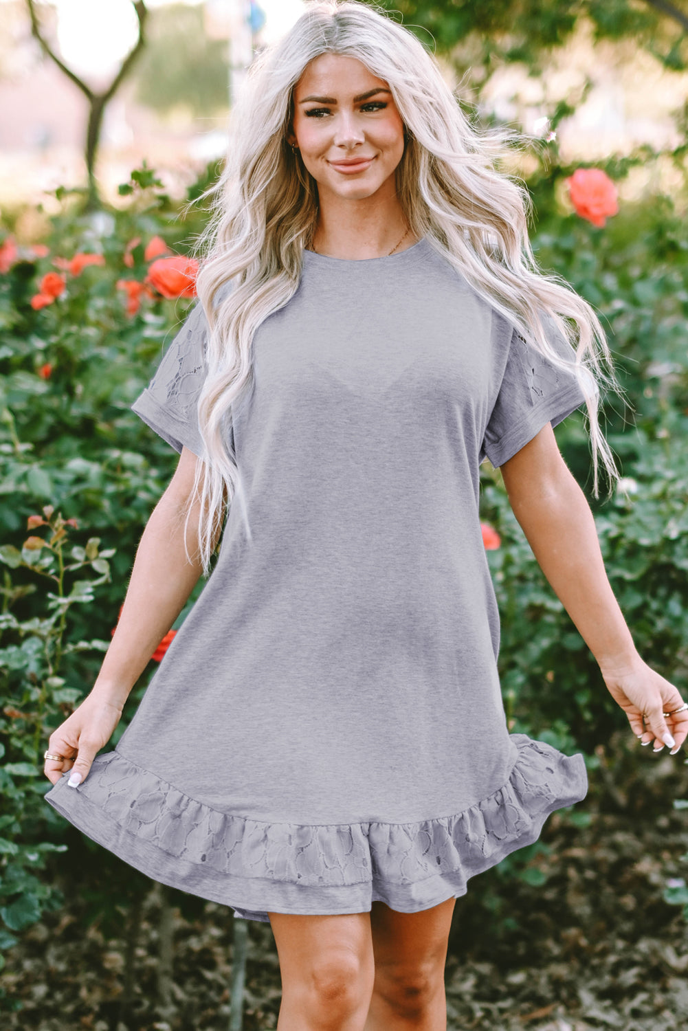 Robe t-shirt a volants et patchwork floral en dentelle