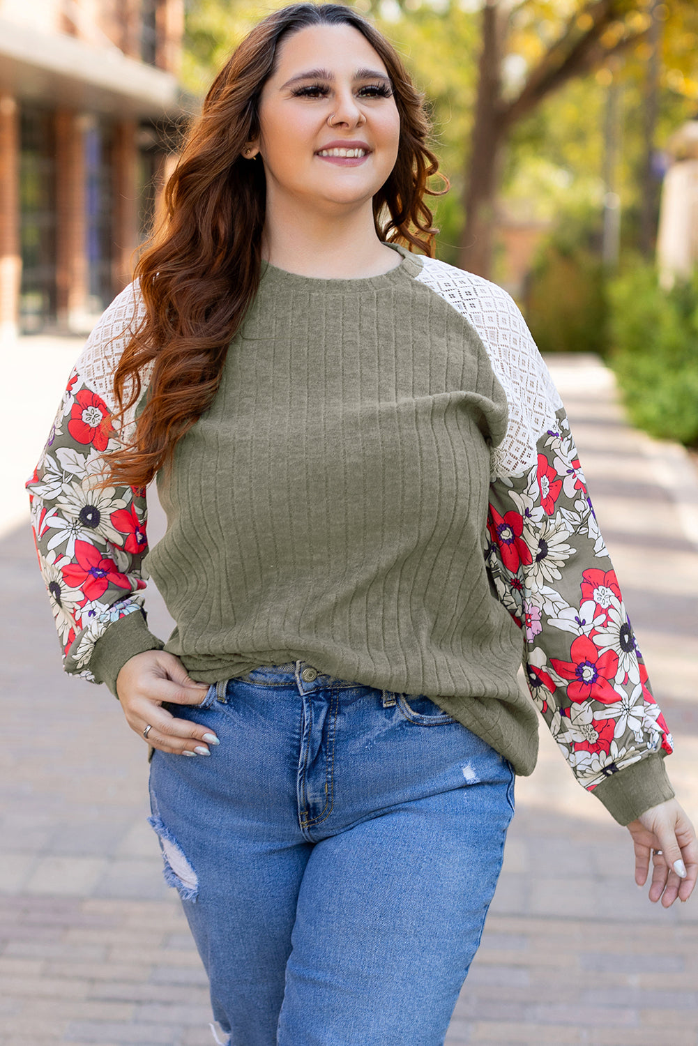 Chemisier texturé a manches raglan et patchwork floral de grande taille
