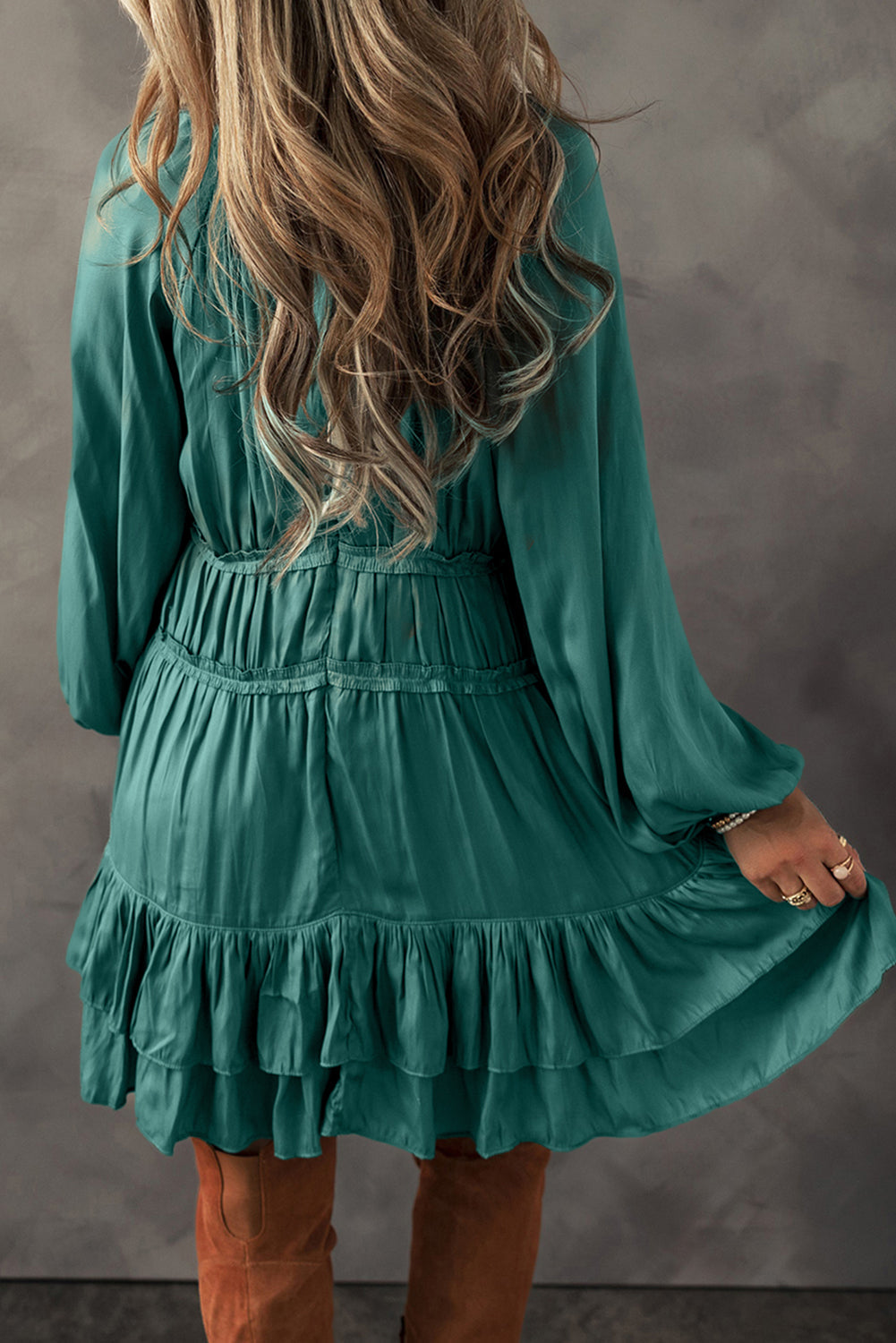 Mini-robe ample a volants et manches bouffantes