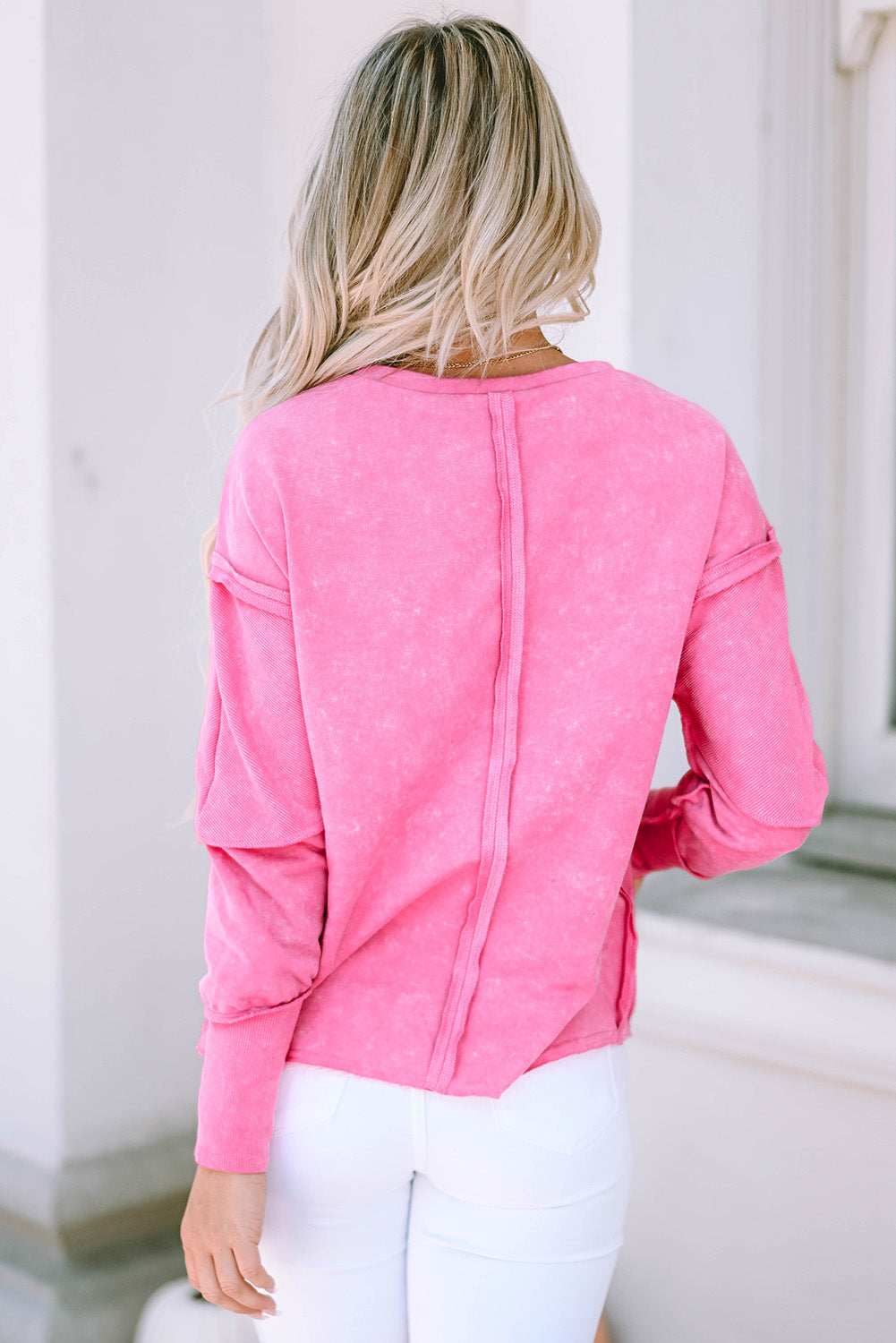 Sweat-shirt à bords bruts, coutures apparentes, haut et bas
