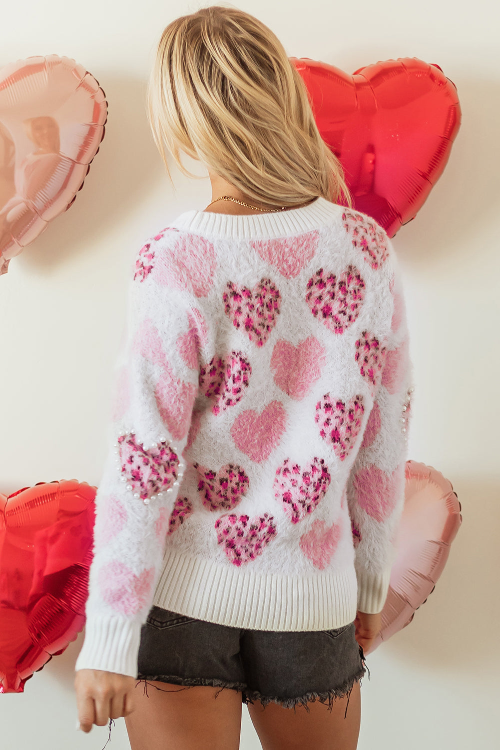Pull pelucheux a bordure côtelée perlée et imprimé léopard cœur